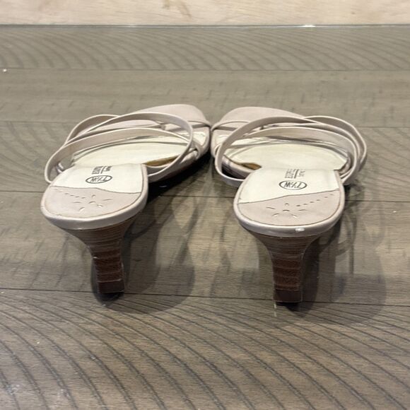 womens strappy Low kitten heel sandals size 7.5 beige cream Y2k slip on - Picture 3 of 6